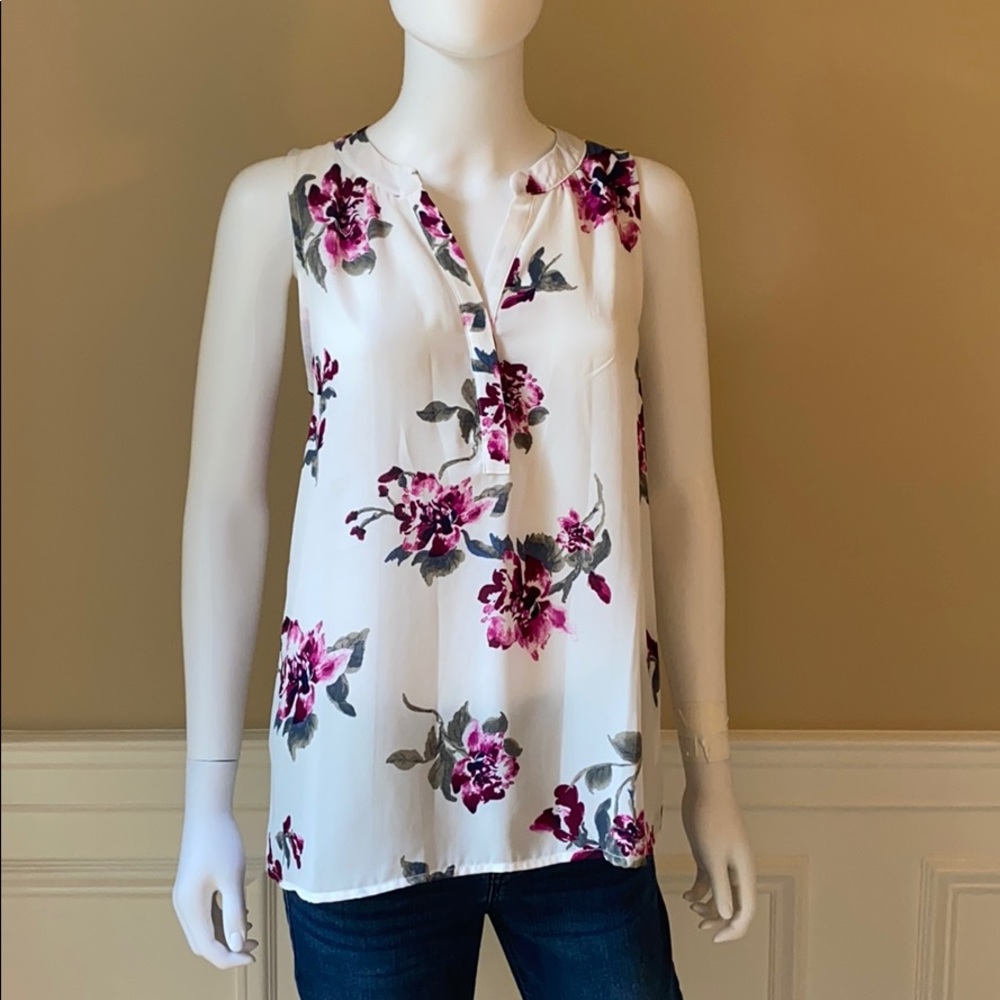 Alice Blue like new floral blouse